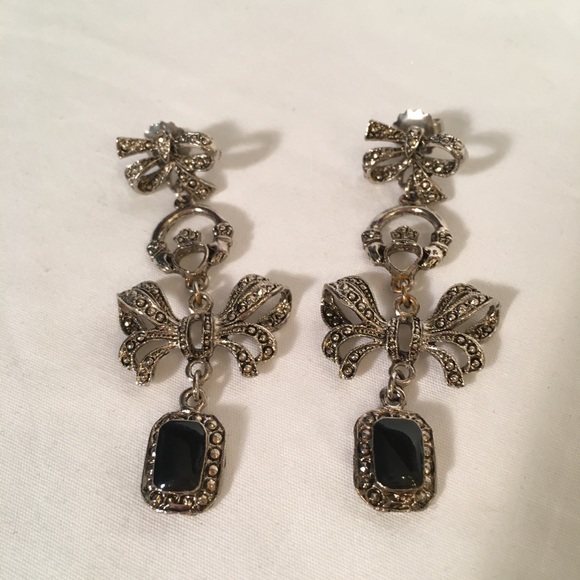 Jewelry - Lia Sophia Antique Gold Claddaugh & Bow Earrings